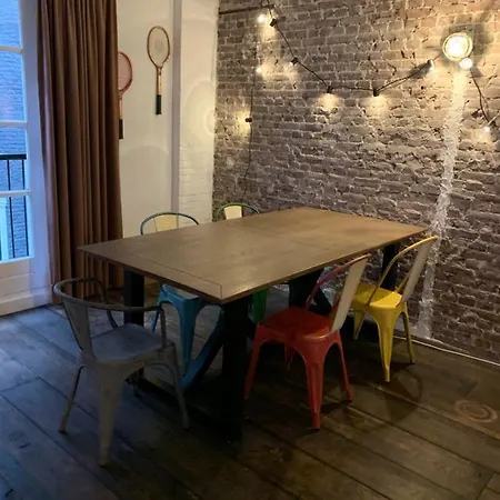 Vintage Style One Bedroom Centre شقة *