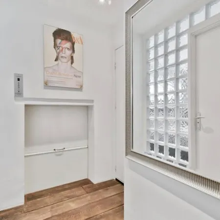 Vintage Style One Bedroom Centre 아파트